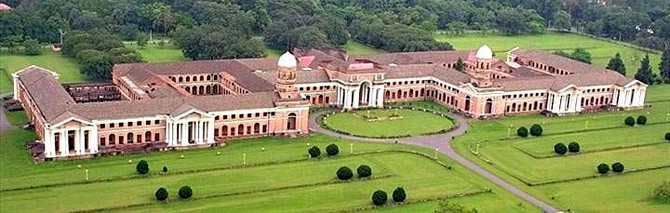 http://indipin.com/wp-content/uploads/2015/04/college-campuses-in-india-that-are-so-beautiful-that-they-deserve-to-be-tourist-attractions-holid-1429808944k84gn.jpg